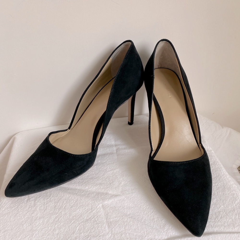 Ann Taylor black suede pointed toe pumps size 8